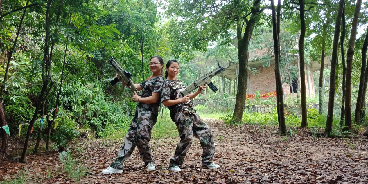 東晟人團(tuán)隊(duì)玩真人CS野戰(zhàn)游戲